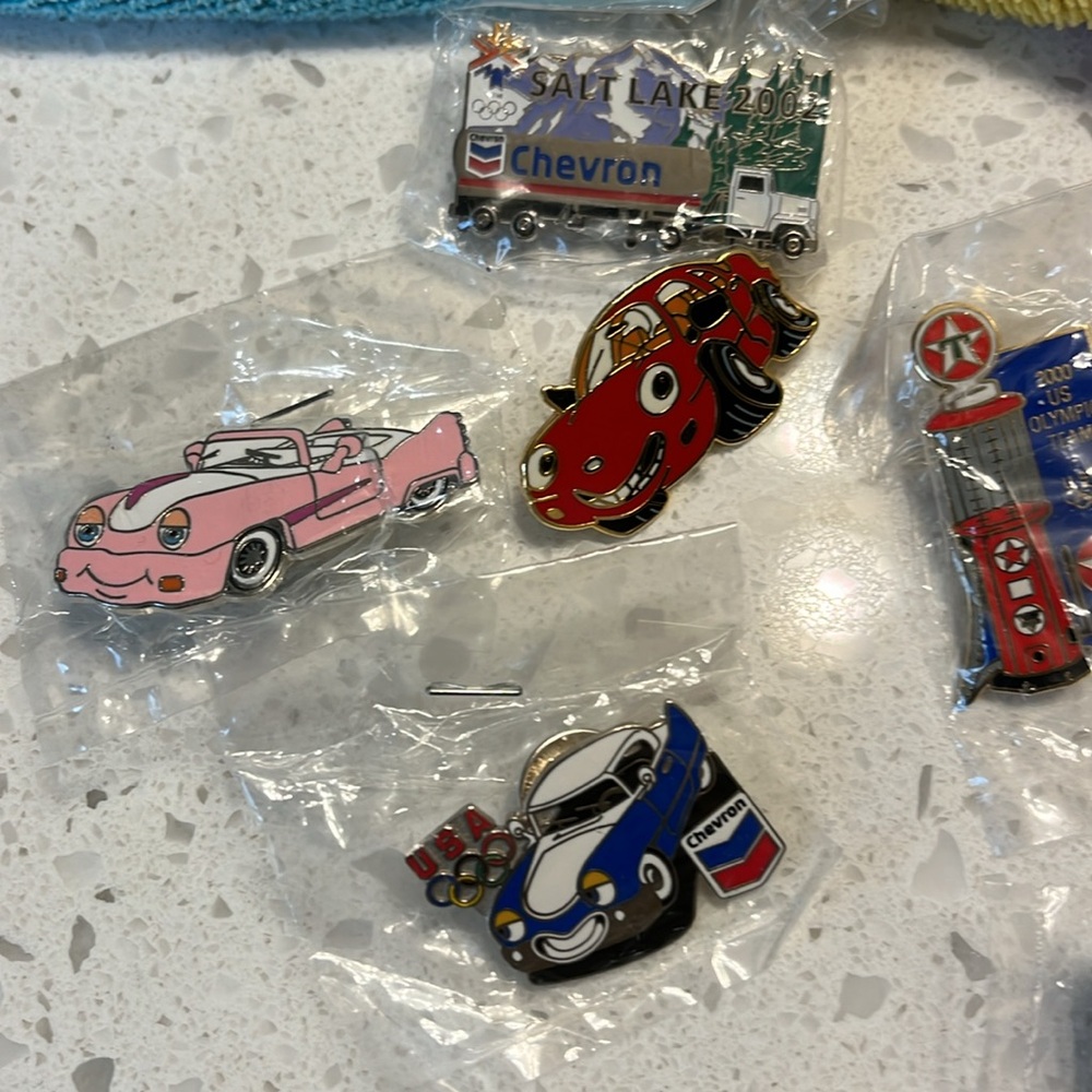 Chevron Texaco pin Black Accessory Pouch pins included
